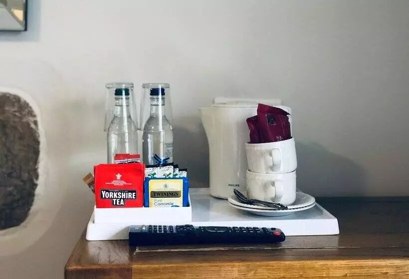 هتل The Orange Tree