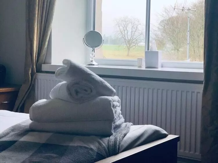 هتل The Orange Tree