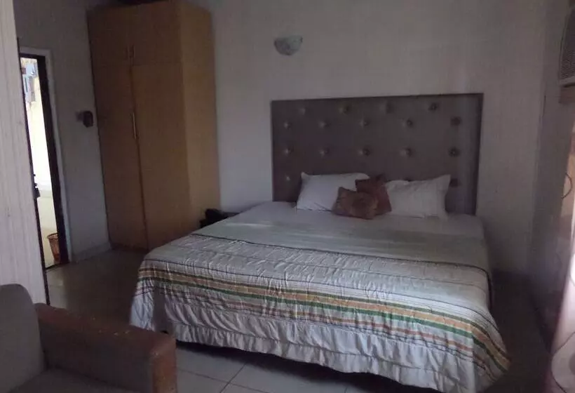 Keblat Hotel  Suites