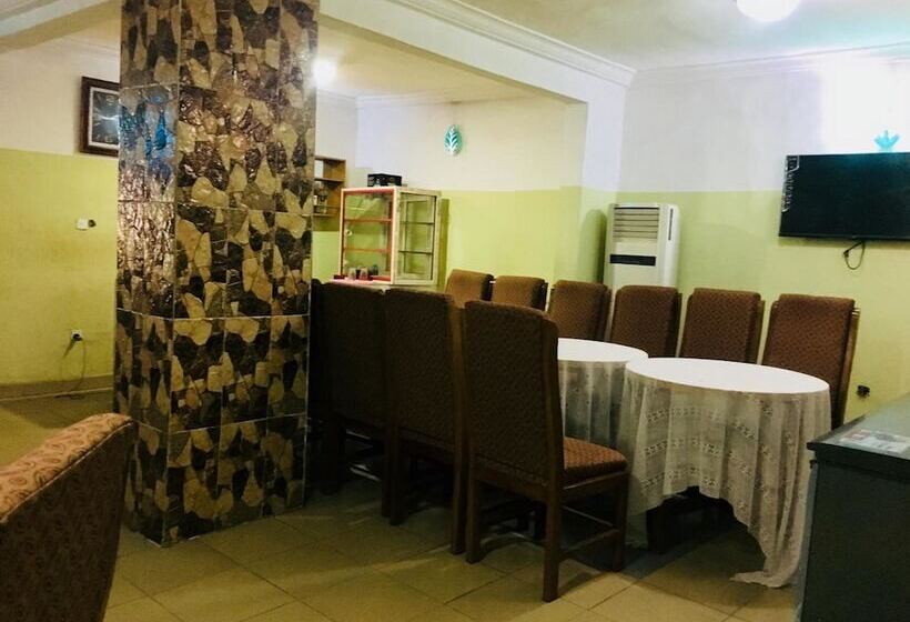 Omo Lucas Hotel & Suites