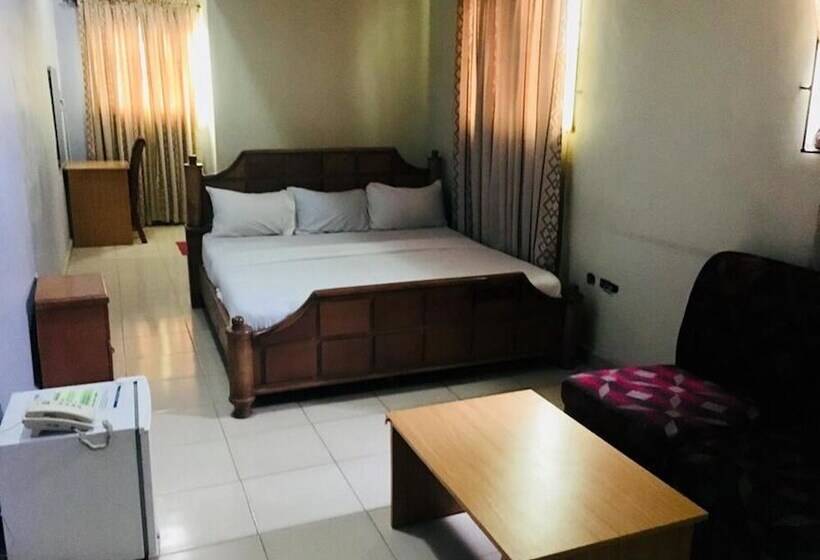 Omo Lucas Hotel & Suites