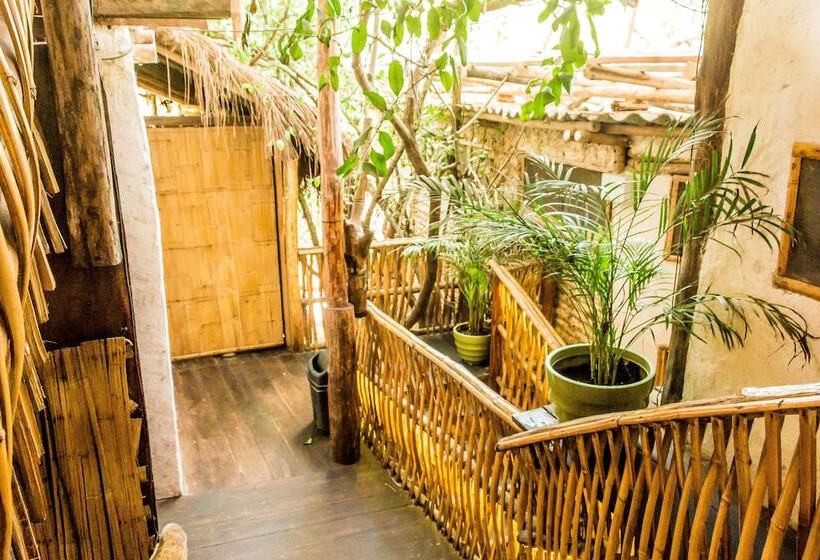 Bambu Gran Palas Hostel Party