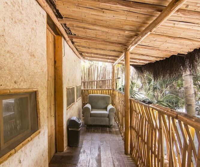 Bambu Gran Palas Hostel Party