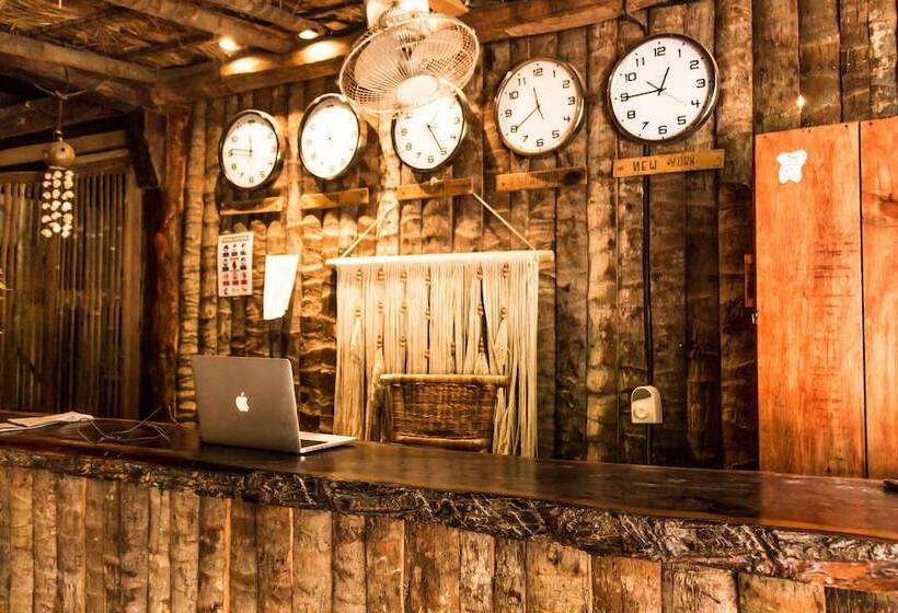 Bambu Gran Palas Hostel Party