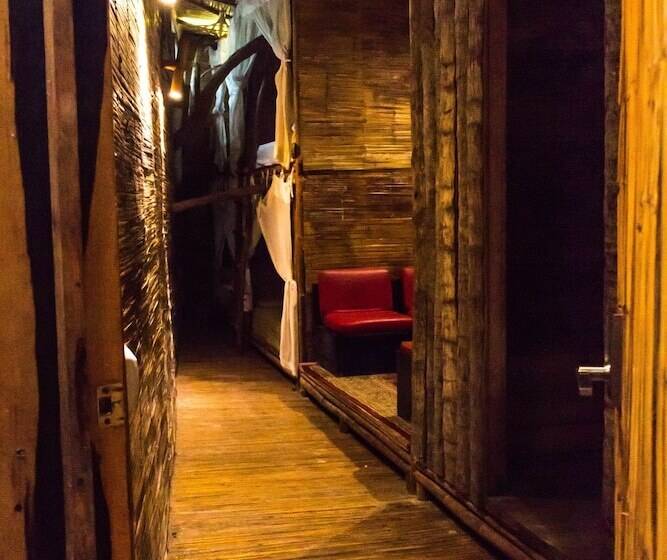 Bambu Gran Palas Hostel Party