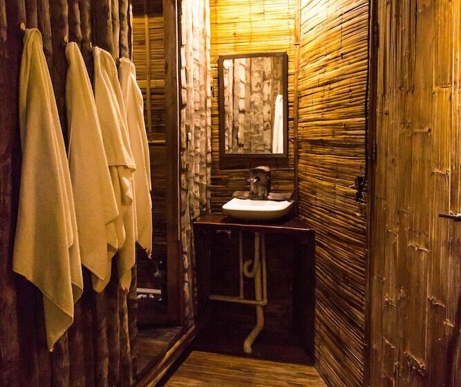 Bambu Gran Palas Hostel Party