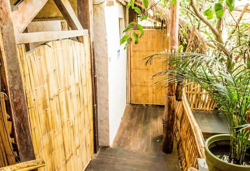 Bambu Gran Palas Hostel Party