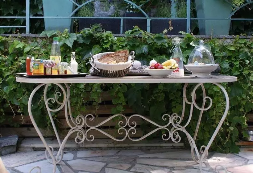 Aamiaismajoitus (B&B) La Roseraie