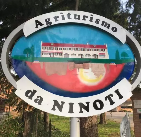 مسافرخانه Agriturismo Da Ninoti