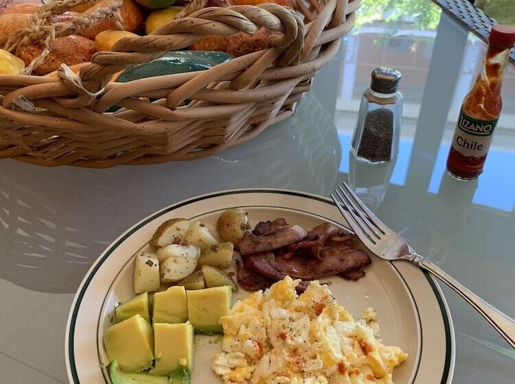 هتل Black Pearl Inn