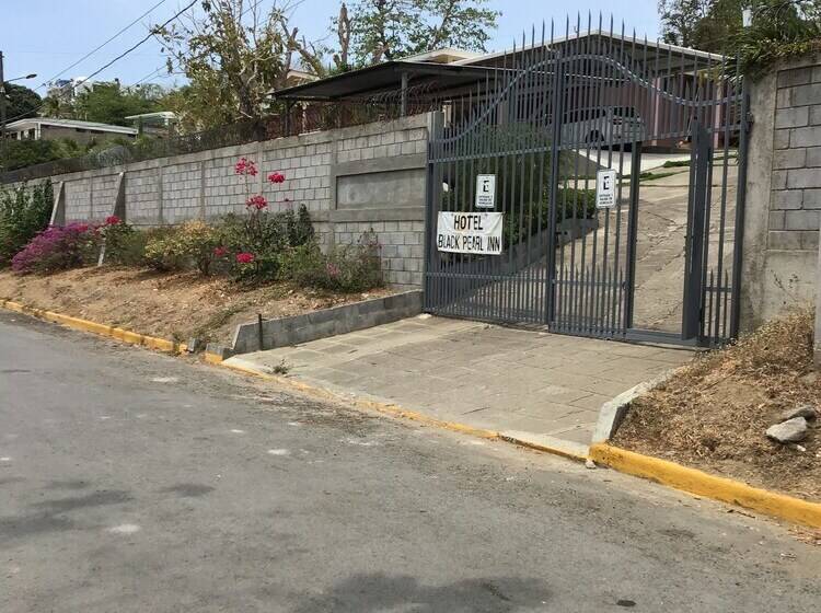 هتل Black Pearl Inn