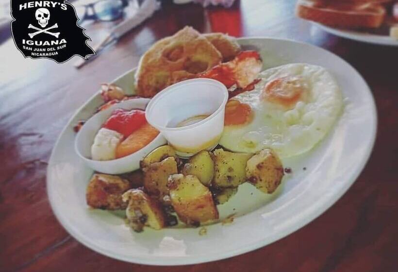 هتل Black Pearl Inn