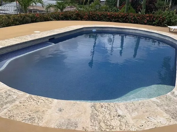 Hotelli Black Pearl Inn