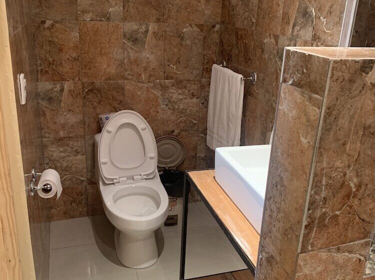 هتل Black Pearl Inn