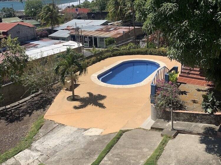 هتل Black Pearl Inn