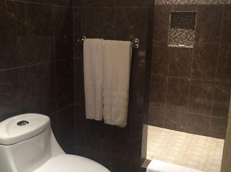 هتل Black Pearl Inn