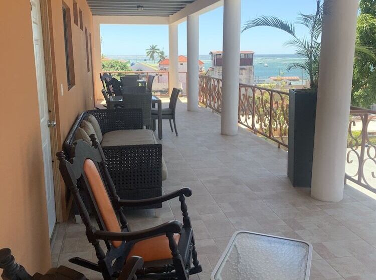 هتل Black Pearl Inn