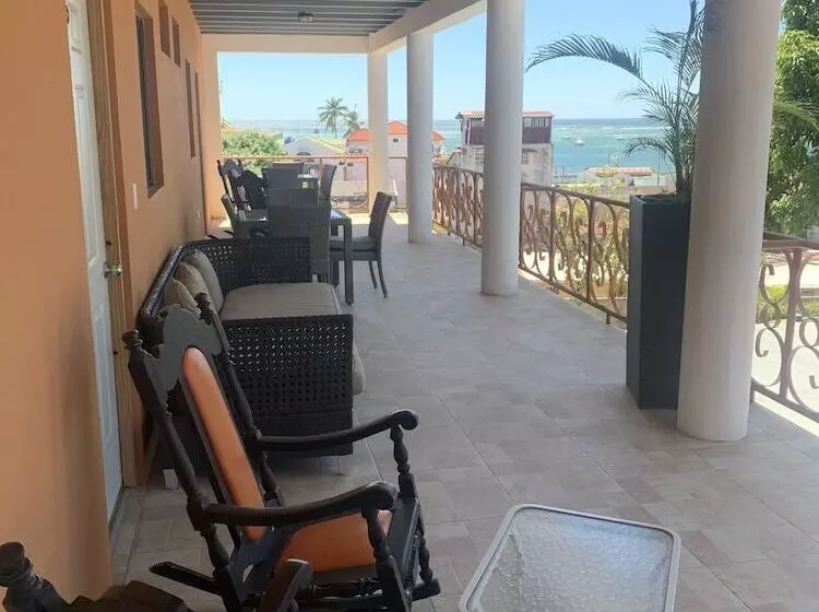 Hotelli Black Pearl Inn