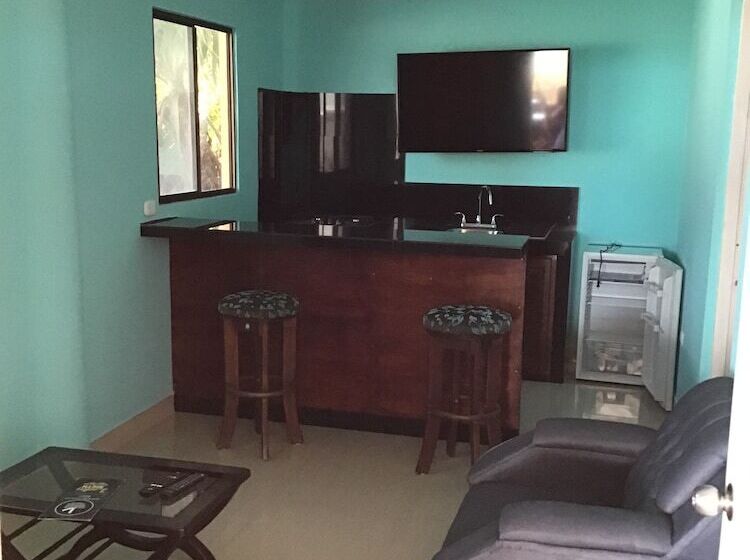 هتل Black Pearl Inn