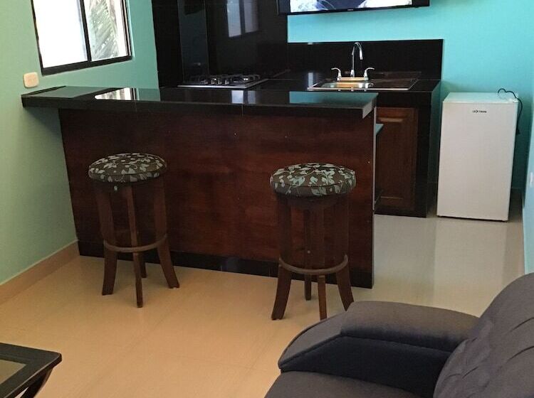 هتل Black Pearl Inn