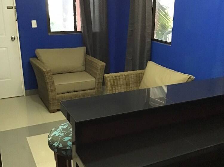 هتل Black Pearl Inn