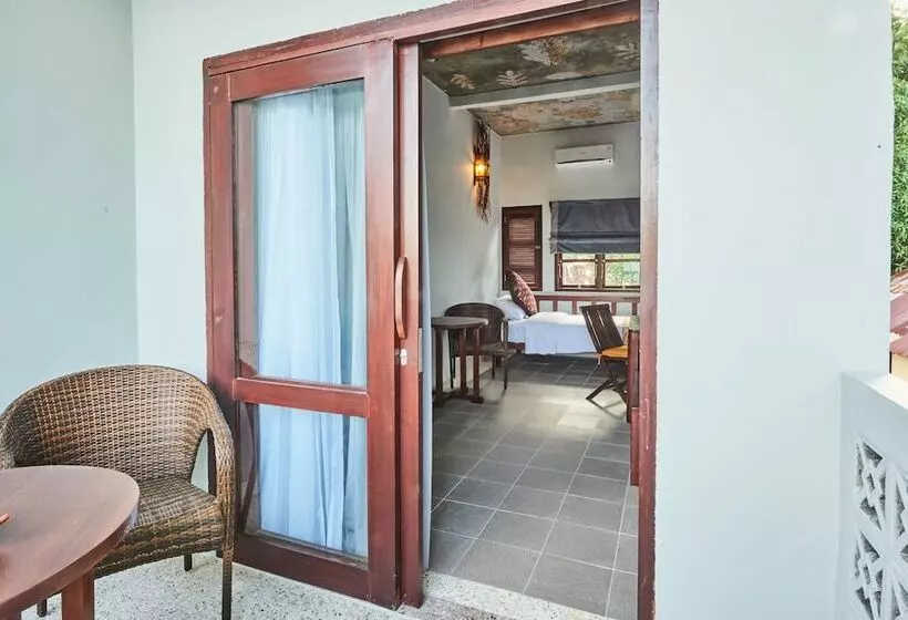 Hotelli Cocotinos Lembeh A Boutique Dive Lodge