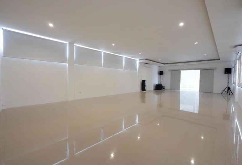 Szálloda Reddoorz Plus Near Ciputra Mall Simpang Lima 2