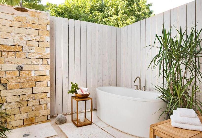 リゾートホテル Sailrock South Caicos   Island Hop Flight Included