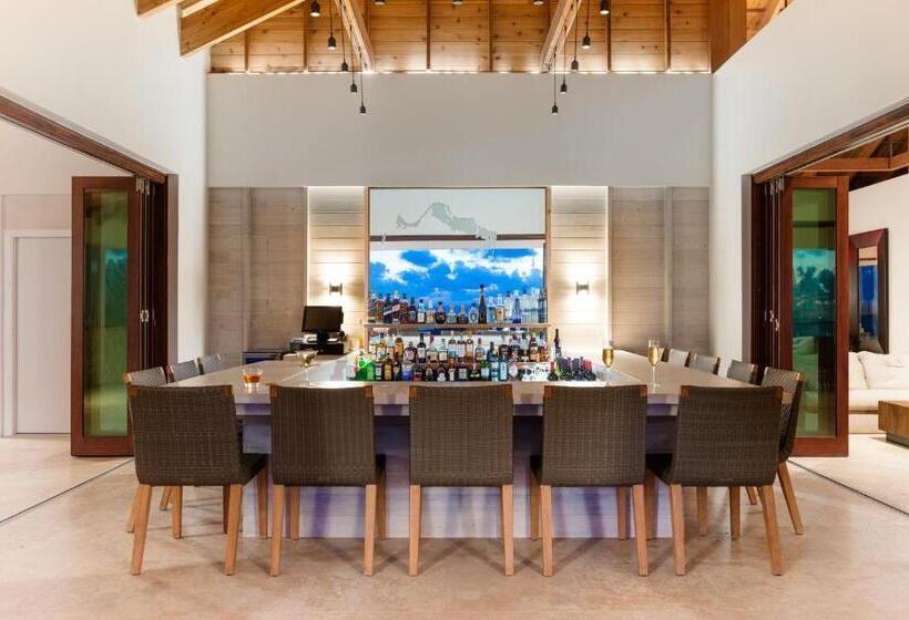 リゾートホテル Sailrock South Caicos   Island Hop Flight Included