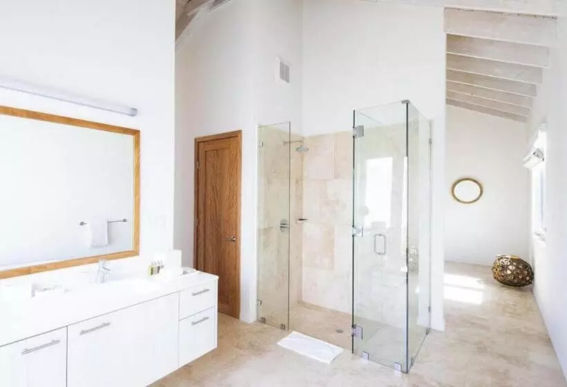 استراحتگاه Sailrock South Caicos   Island Hop Flight Included