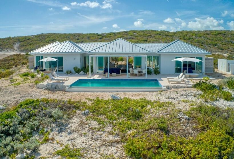 リゾートホテル Sailrock South Caicos   Island Hop Flight Included