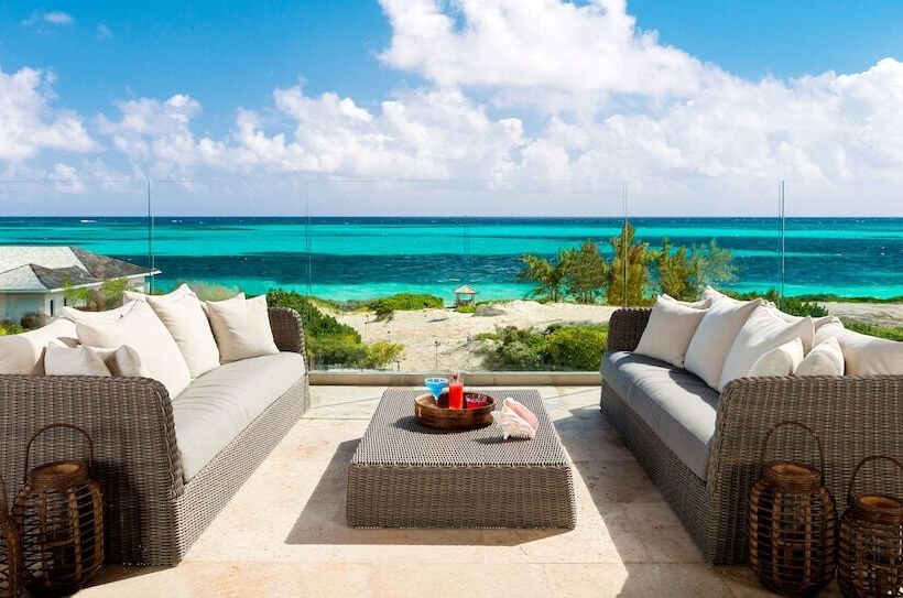 リゾートホテル Sailrock South Caicos   Island Hop Flight Included