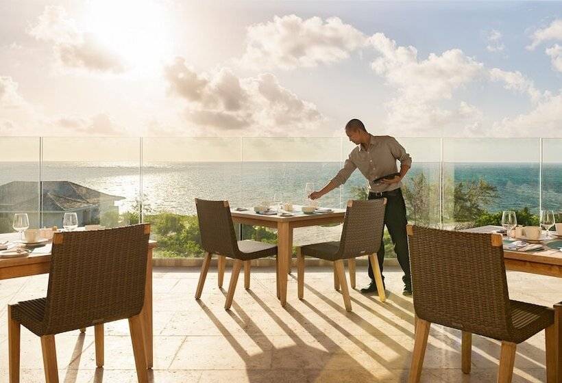 リゾートホテル Sailrock South Caicos   Island Hop Flight Included