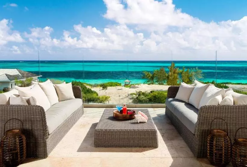 استراحتگاه Sailrock South Caicos   Island Hop Flight Included