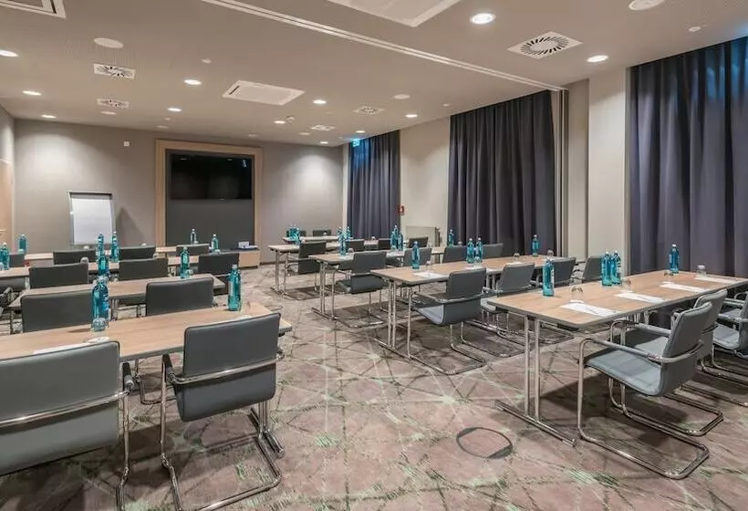 Hotelli Holiday Inn Hamburg Berliner Tor, An Ihg