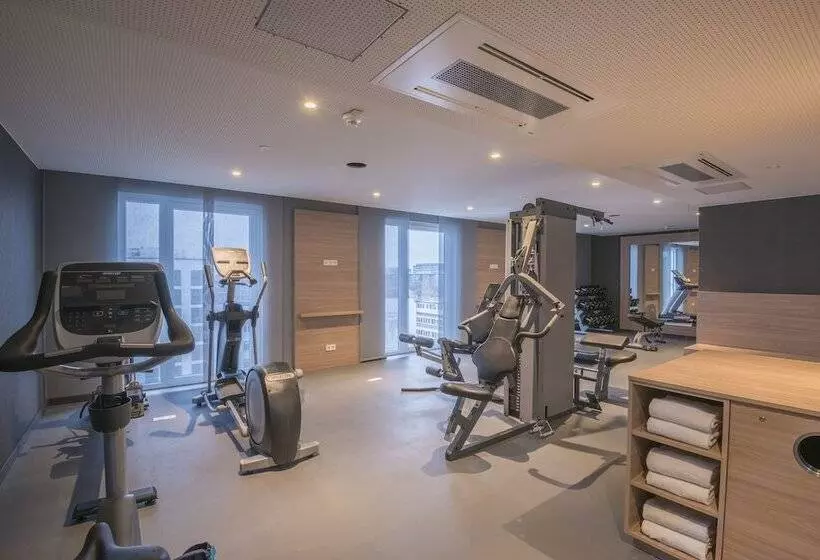 Hotelli Holiday Inn Hamburg Berliner Tor, An Ihg