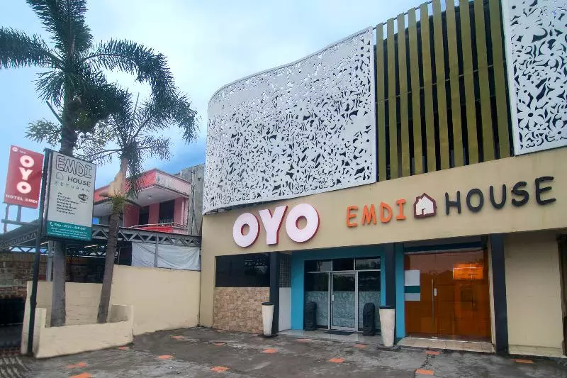 ホテル Oyo 198 Emdi House Seturan