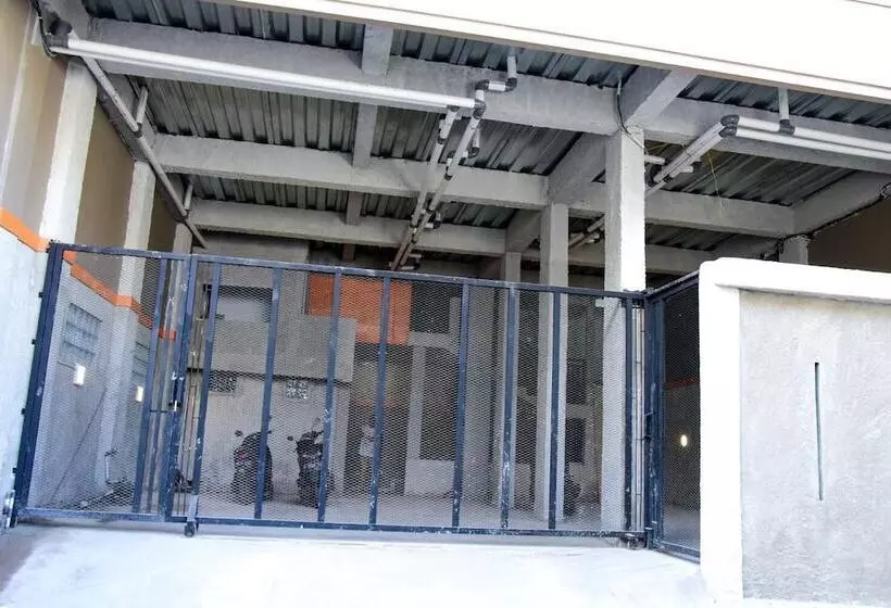 ペンション Reddoorz Near Mangga Dua Square