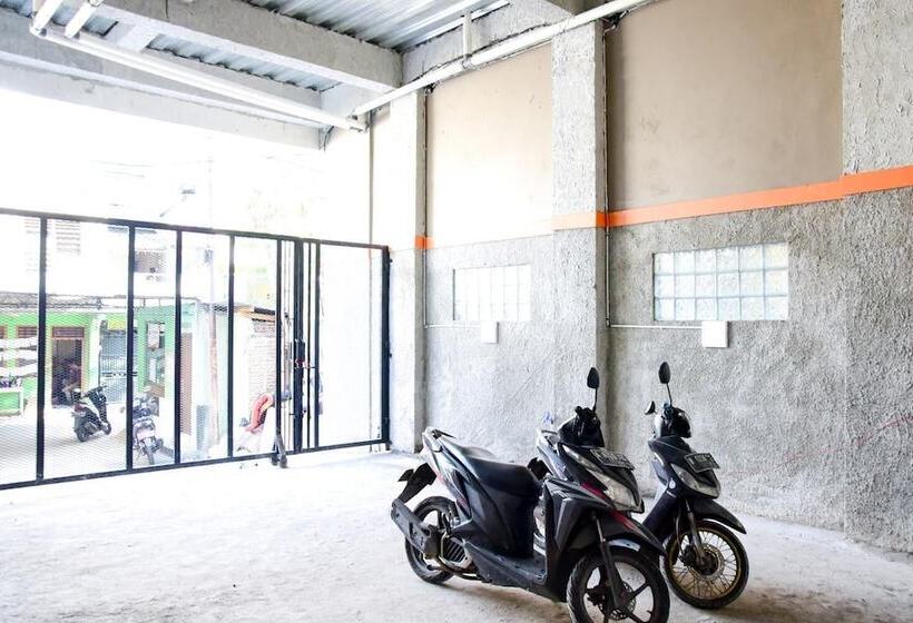 بنسيون Reddoorz Near Mangga Dua Square