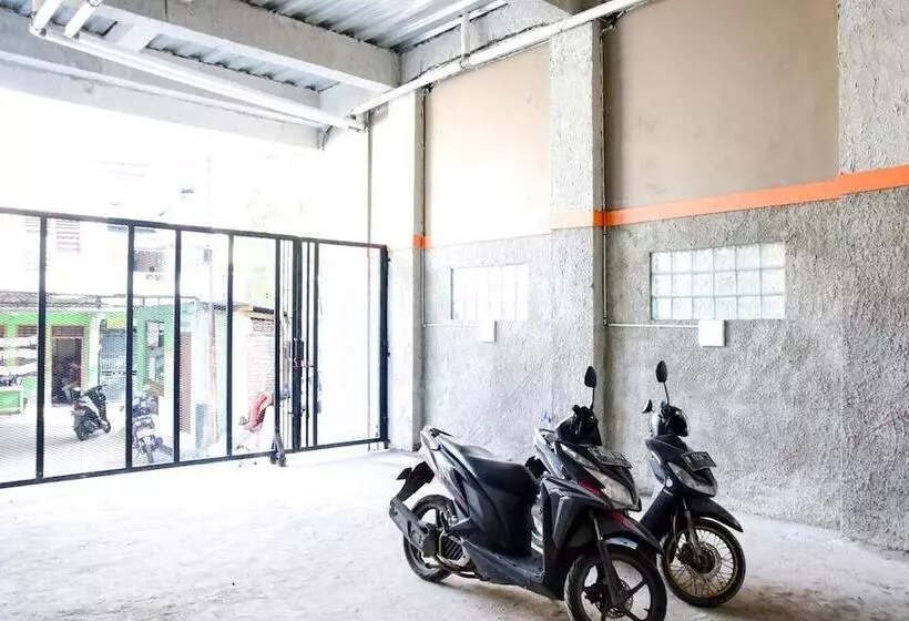 ペンション Reddoorz Near Mangga Dua Square