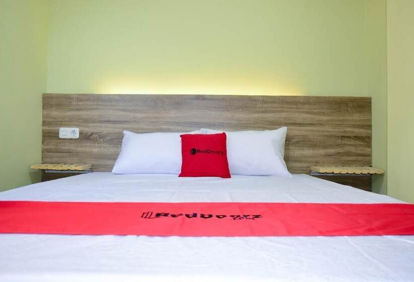 بنسيون Reddoorz Near Mangga Dua Square