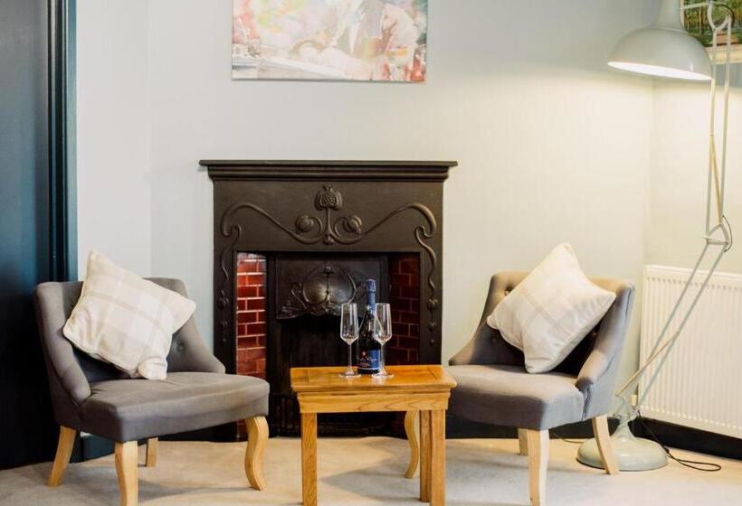 فندق فئة نجمة واحدة The Corner House Canterbury