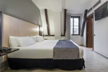 Отель Ilunion Almirante