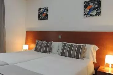 هتل Hostal Cervantes