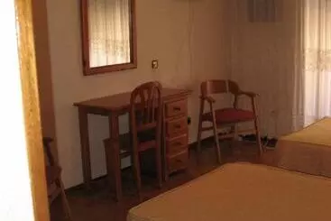 هتل Hostal Maria Cristina