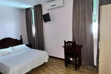 هتل Hostal Río Paraná