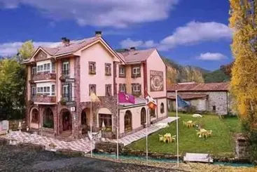 Отель Tierra De La Reina