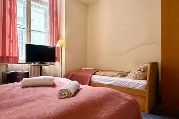 호텔 Very Central Apartments, 5 Min To City Center, No Reception