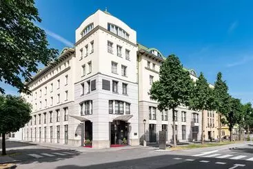 هتل NH Collection Salzburg City