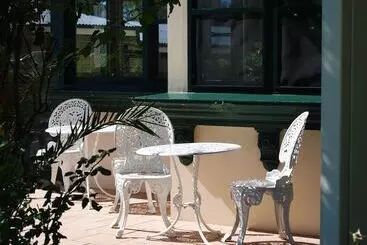 Hotel Airlie House Motor Inn